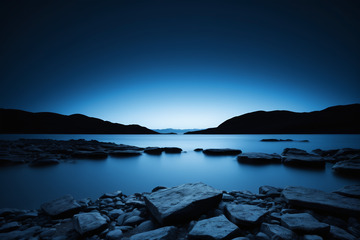 蓝色格子图案背景