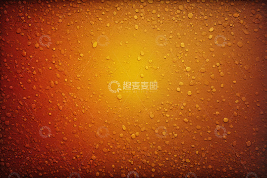 橙色背景上的水滴特写