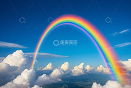 蓝天下空中的彩虹与白云