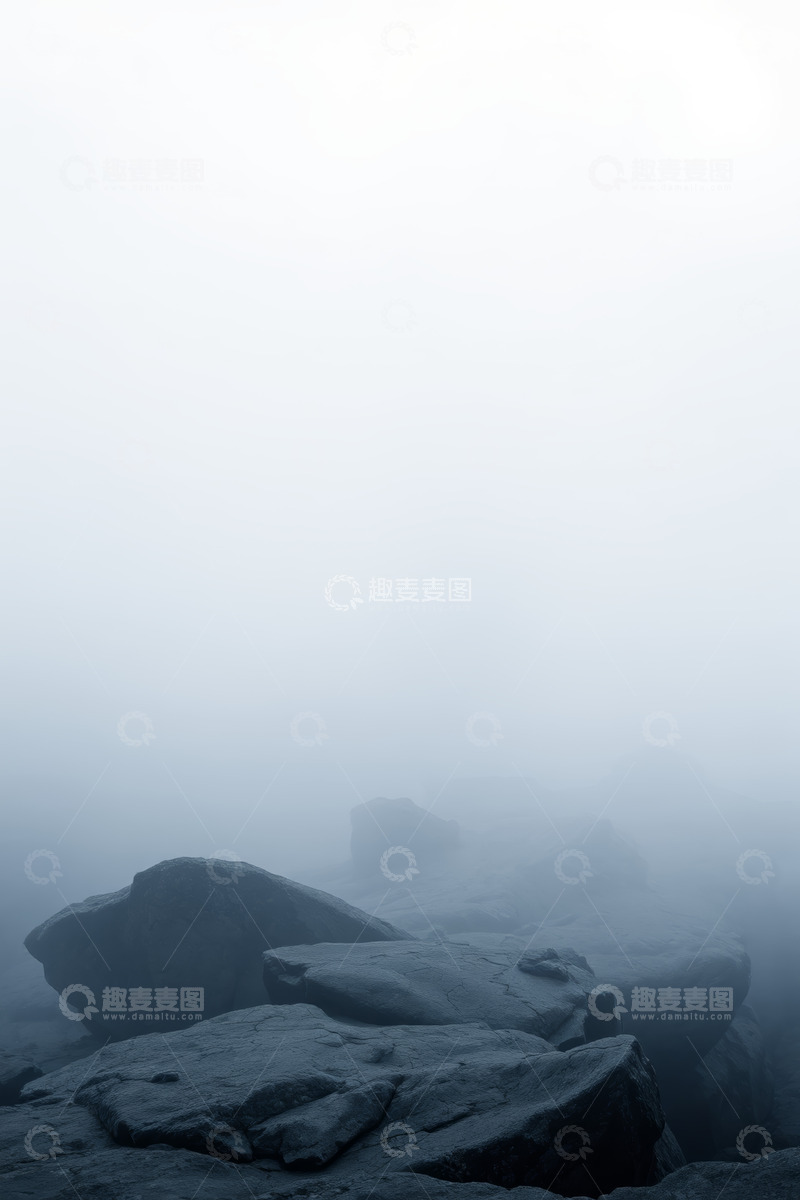 高清大图下载【趣麦麦图】雾中岩石自然风光景象