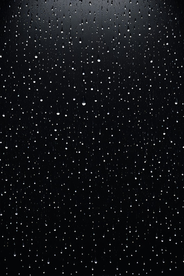 黑色背景上的雨滴