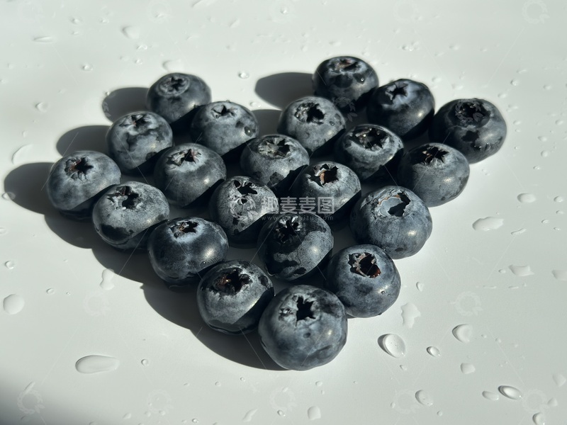高清大图下载【趣麦麦图】清新蓝莓水滴摄影