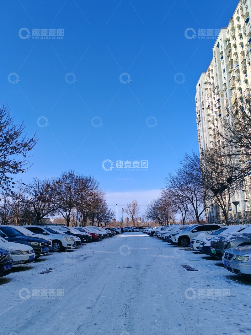 高清大图下载【趣麦麦图】冬日停车场景雪景摄影