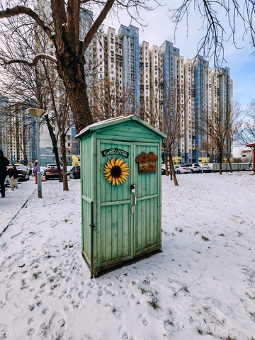 冬日城市雪景小屋