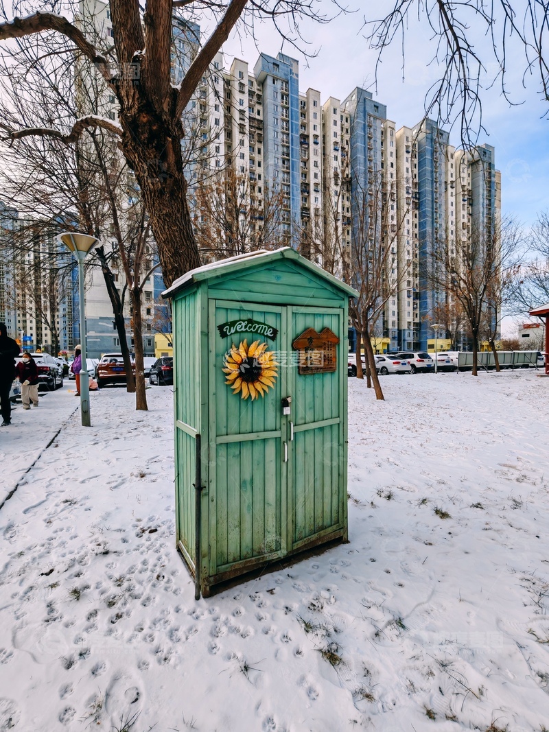 高清大图下载【趣麦麦图】冬日城市雪景小屋