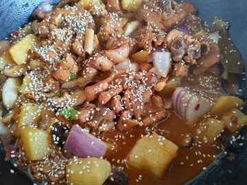 家常土豆炖鸡块