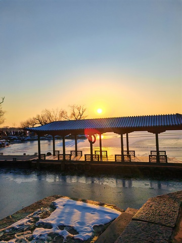 夕阳亭台雪景