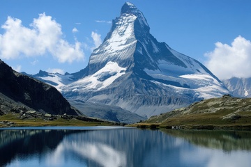 高耸的石山山峰美景