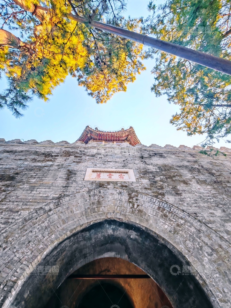 高清大图下载【趣麦麦图】-古墙秋意浓厚风景照