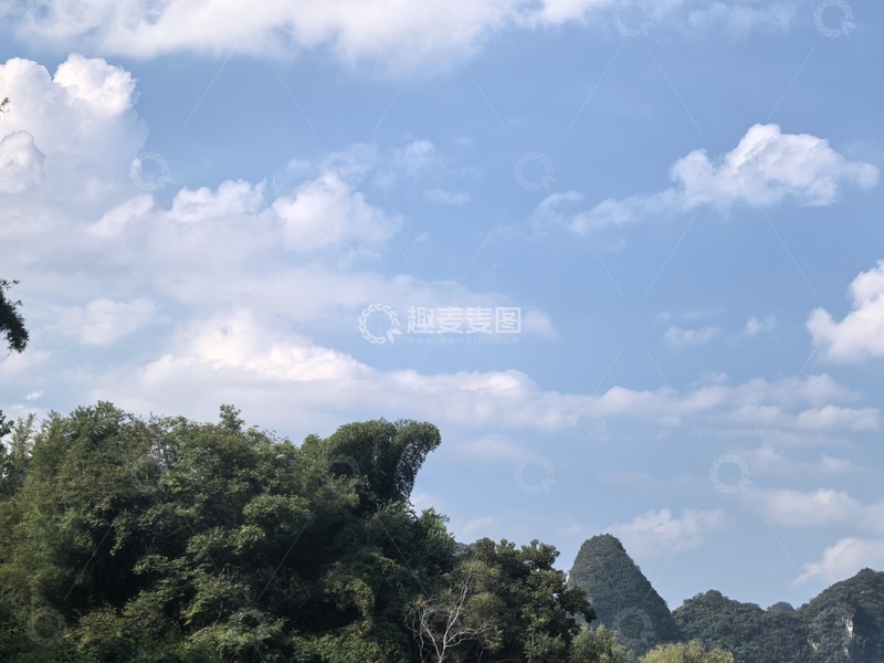 高清大图下载【趣麦麦图】蓝天白云山林风光