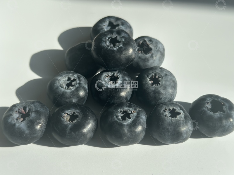 高清大图下载【趣麦麦图】简约蓝莓水果摄影图片