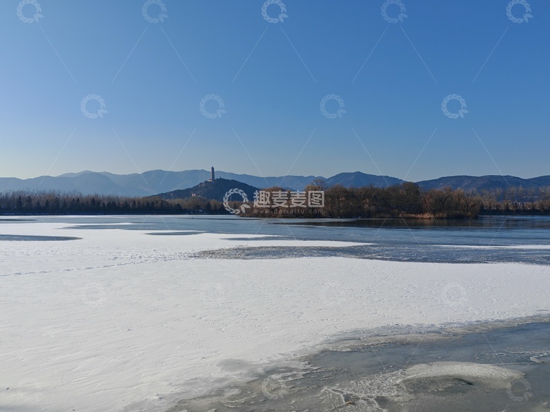 高清大图下载【趣麦麦图】冬日湖面雪山远山