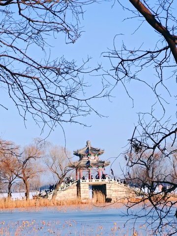 冬日湖亭古韵风景画