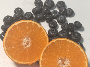 新鲜水果橙子蓝莓组合图