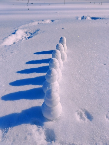 雪地雪堆排列美景