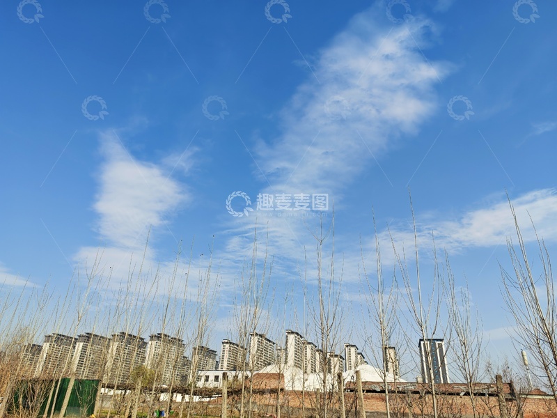 高清大图下载【趣麦麦图】蓝天白云下的村庄