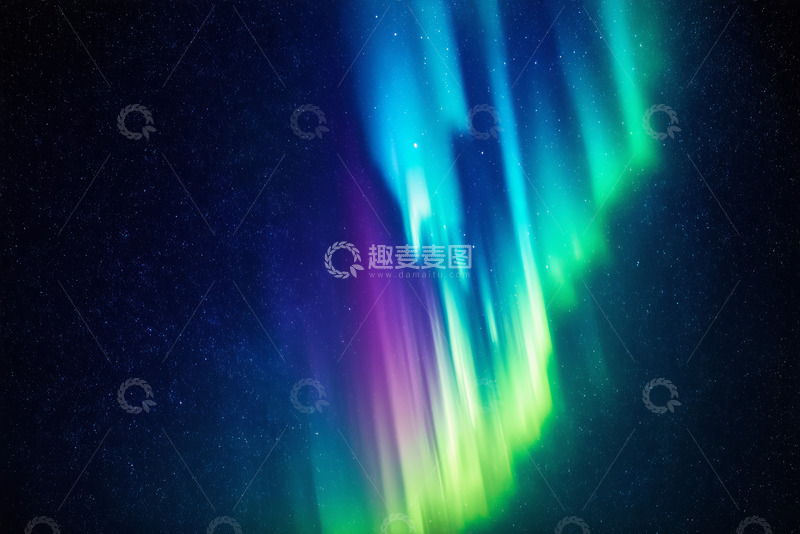 高清大图下载【趣麦麦图】夜空中绚丽的北极光景象