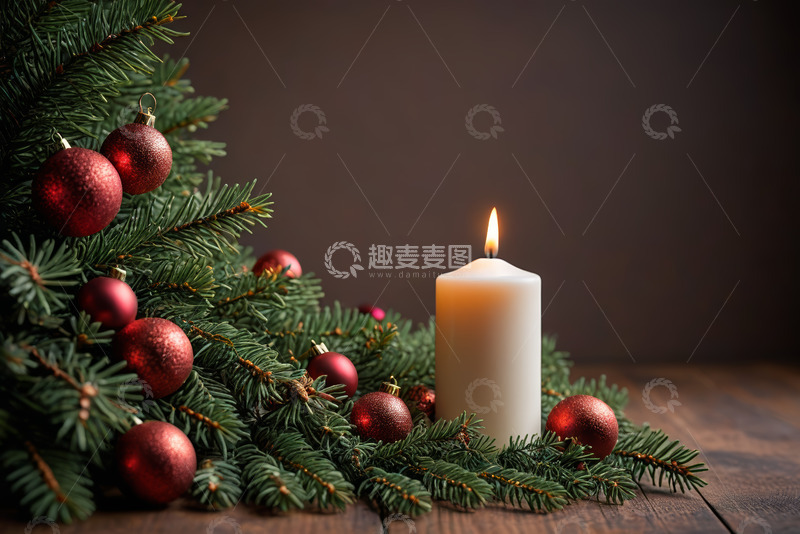 高清大图下载【趣麦麦图】圣诞装饰与点燃的蜡烛特写