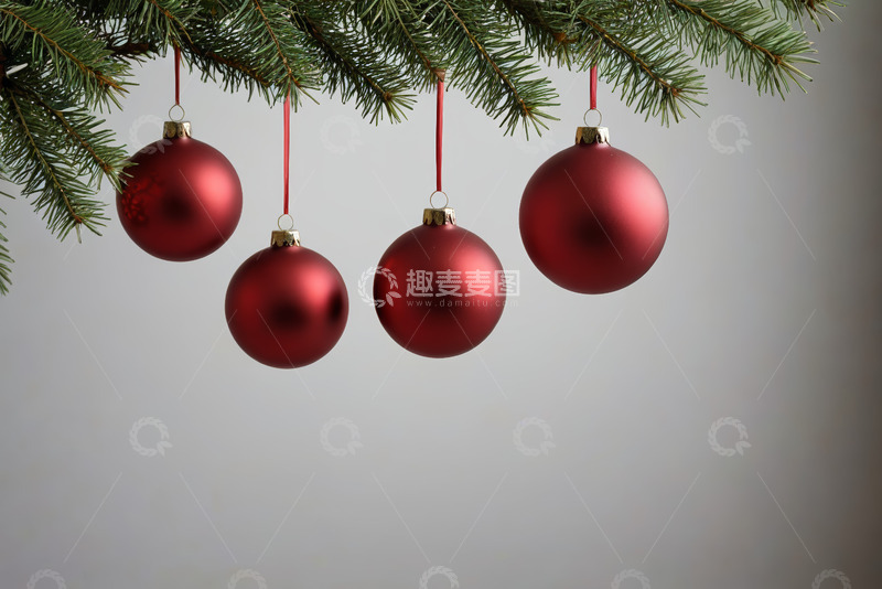 高清大图下载【趣麦麦图】红色圣诞球装饰圣诞树画面