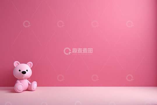 粉色背景前的粉色小熊摆件