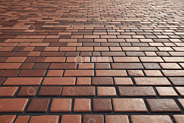 红褐色砖块铺就的地面