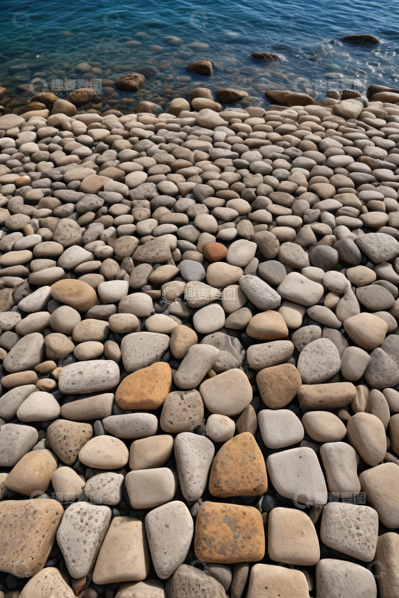 高清大图下载【趣麦麦图】海岸边的鹅卵石与海水景观