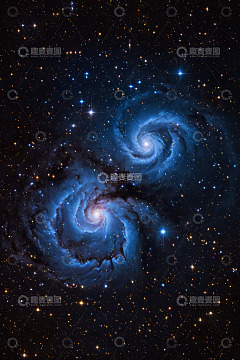 双螺旋星系星空景象