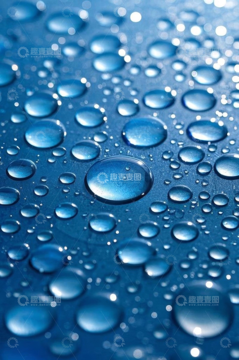 高清大图下载【趣麦麦图】蓝色表面上的水滴特写
