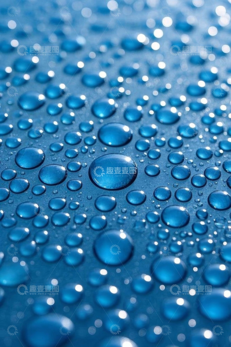高清大图下载【趣麦麦图】蓝色表面上的水滴特写