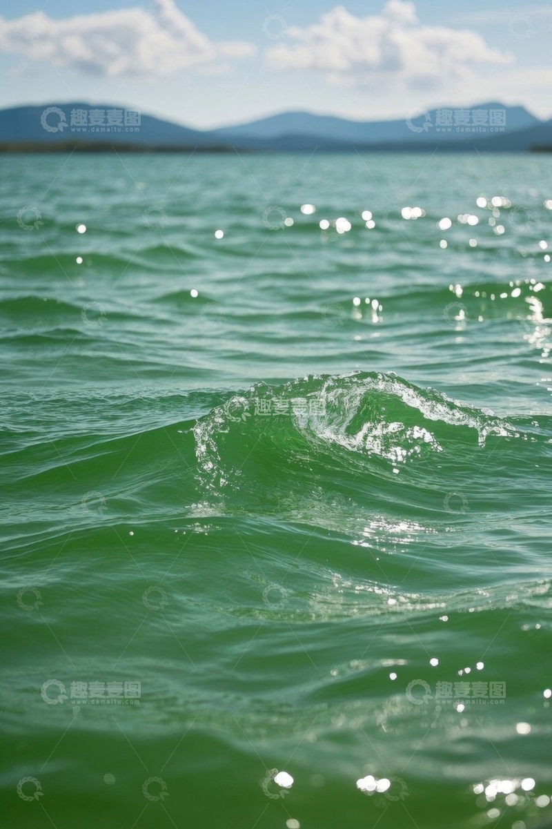 高清大图下载【趣麦麦图】波光粼粼的湖水与小波浪
