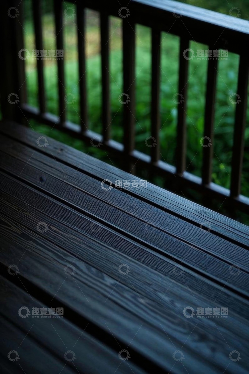 高清大图下载【趣麦麦图】户外木质露台与自然背景