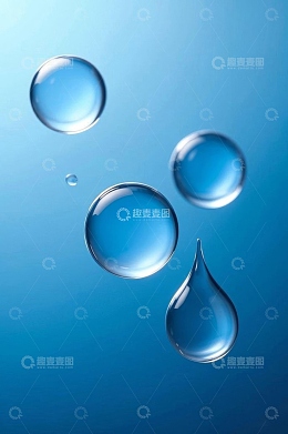 蓝色背景下悬浮的水滴