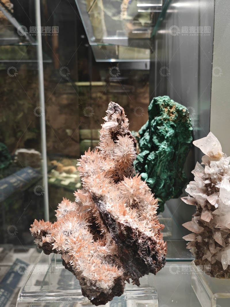高清大图下载【趣麦麦图】矿石博物馆晶体展示