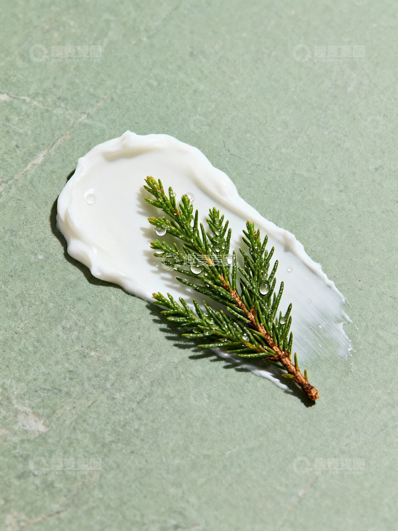 源文件下载【趣麦麦图】木质香护肤品展示照片1