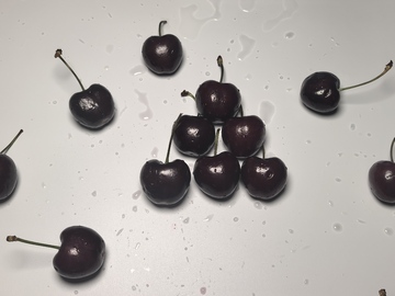 樱桃特写水珠新鲜水果摄影