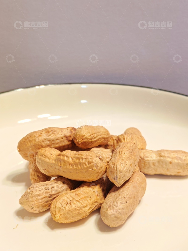 高清大图下载【趣麦麦图】简约盘中之花生