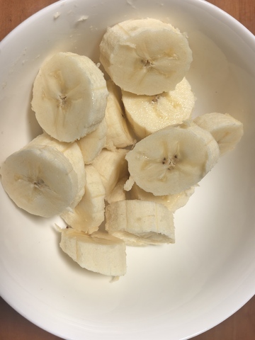 白盘香蕉切片