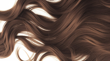 柔顺波浪棕色头发特写