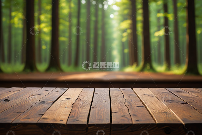 高清大图下载【趣麦麦图】森林前的木质桌面背景图