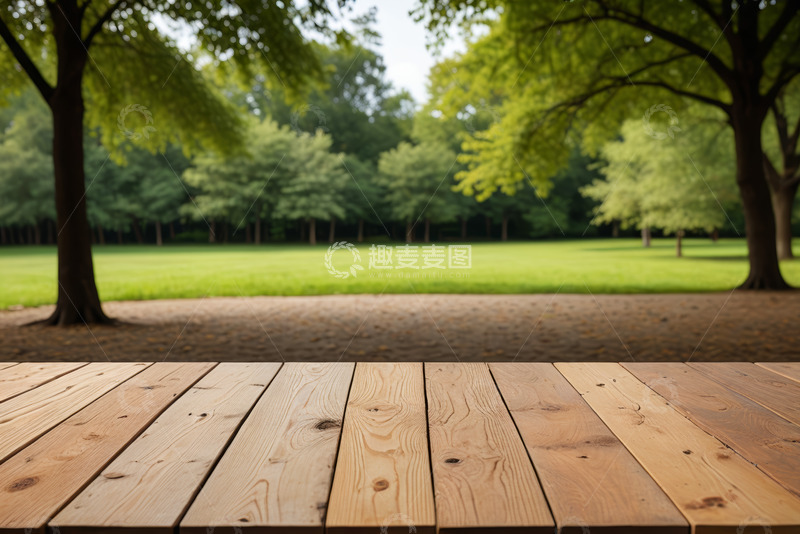 高清大图下载【趣麦麦图】户外木质桌面与绿色树林背景