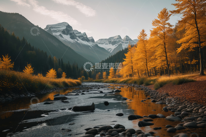 高清大图下载【趣麦麦图】秋日山林间的河流与雪山景观