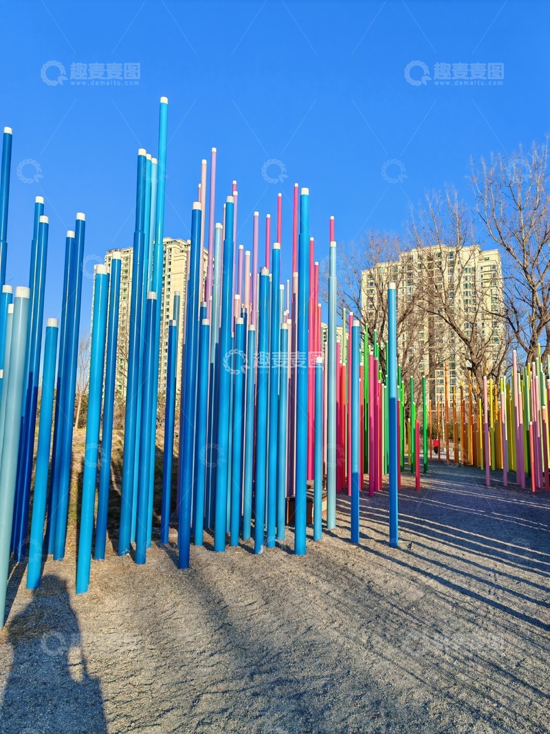 高清大图下载【趣麦麦图】色彩缤纷户外装置艺术1