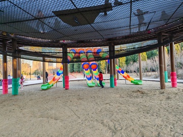 沙地游乐设施图