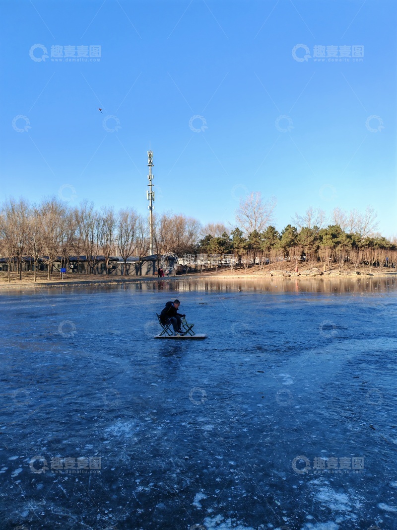 高清大图下载【趣麦麦图】冬日冰上滑行乐趣