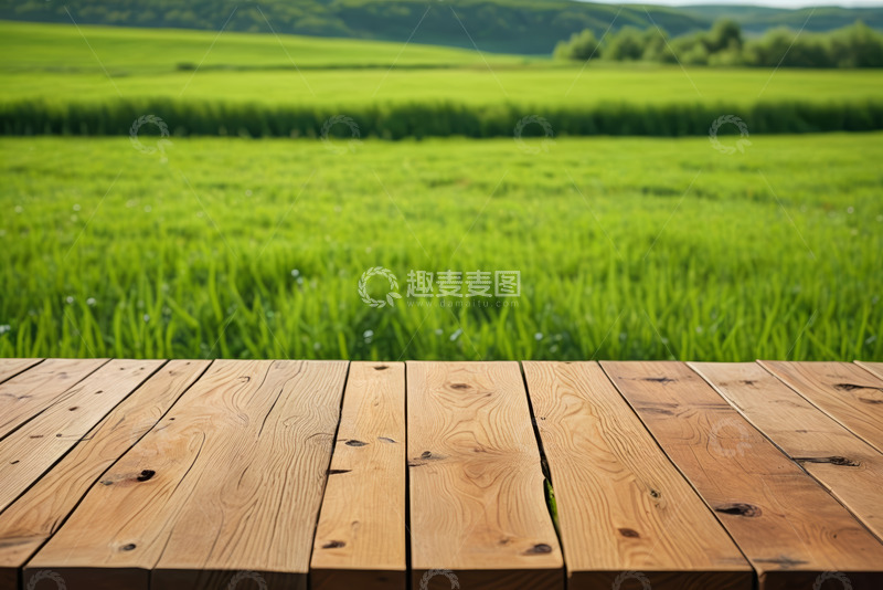 高清大图下载【趣麦麦图】户外木桌搭配绿色田野背景