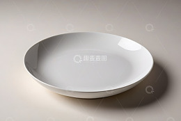 白色圆形餐盘特写