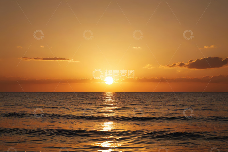 高清大图下载【趣麦麦图】海上日落天空与波浪景象