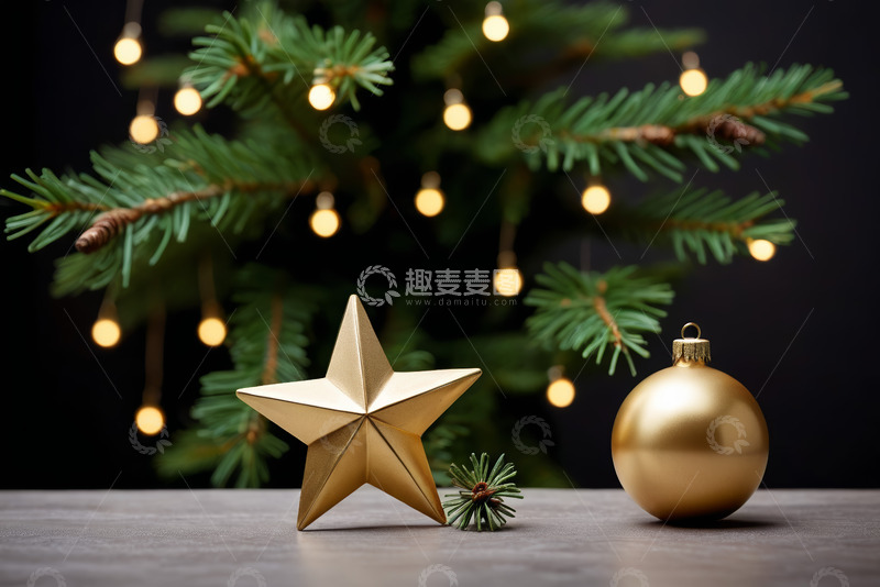 高清大图下载【趣麦麦图】圣诞装饰摆件与圣诞树背景