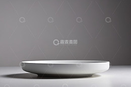 白色圆盘静物特写