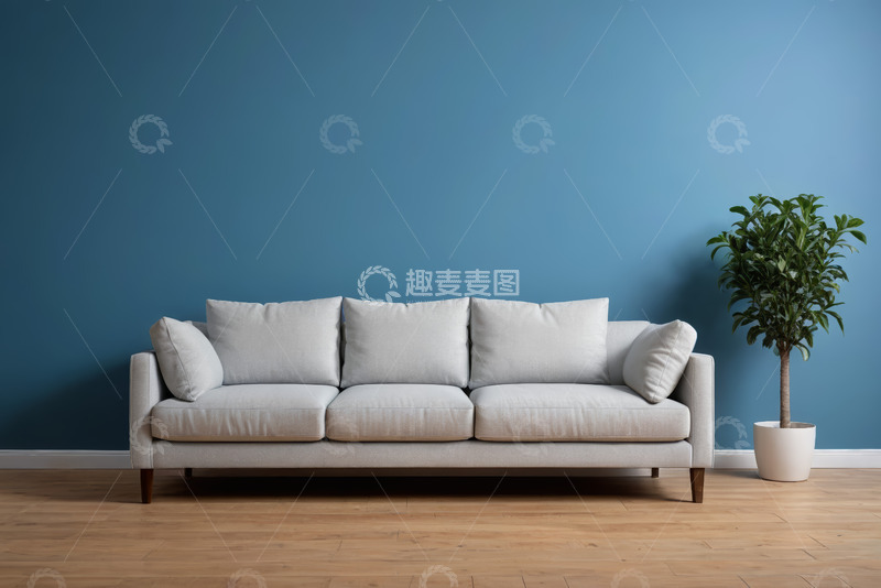 高清大图下载【趣麦麦图】室内蓝色墙前的浅灰色沙发